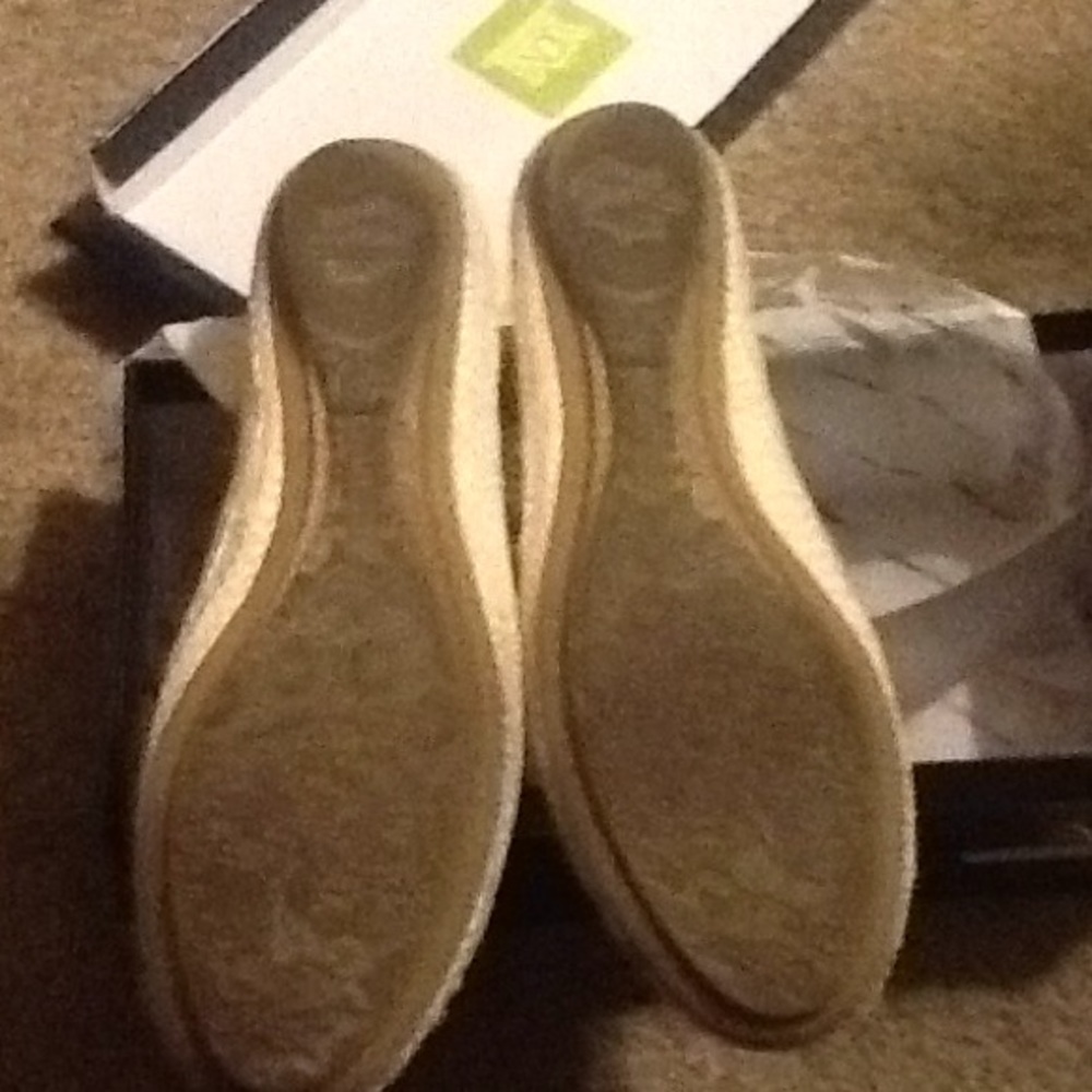 Shoes - Picture 4 of 5